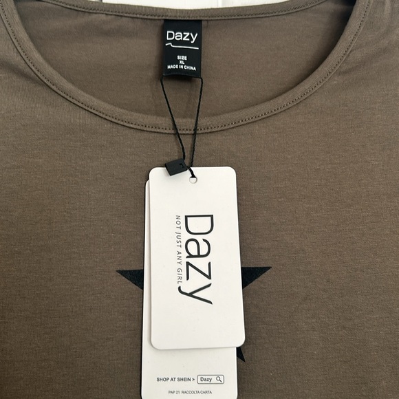 NWT graphic tee - Picture 3 of 6